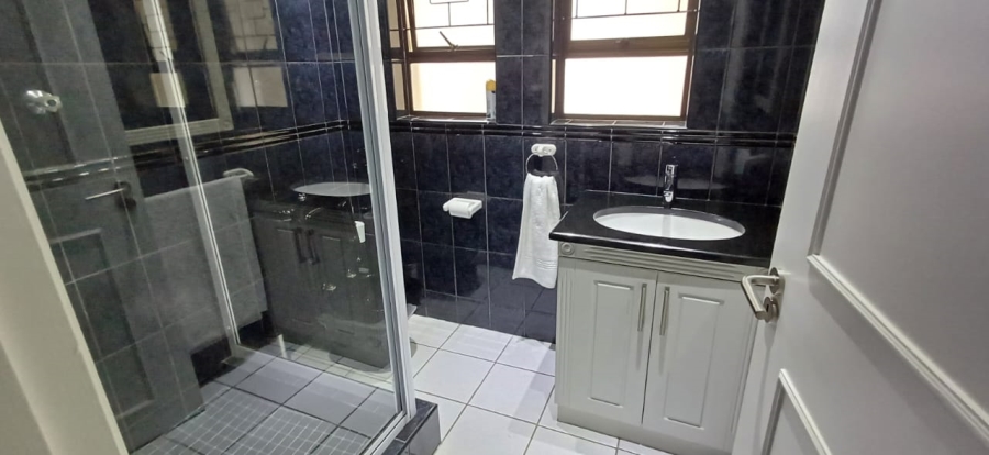 5 Bedroom Property for Sale in Nahoon Valley Park Eastern Cape